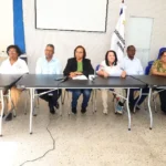 Gobernador Valdez Albizu recibe a la directiva CODIA para analizar economía dominicana