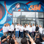 Ministro Kelvin Cruz inaugura moderno play y multiuso que transforman comunidades de Azua y Peravia