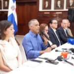 JCE entrega primera cédula de identidad y electoral en el nuevo formato al presidente RD y la primera dama