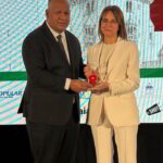 El diseñador italiano Valentino, el emperador del color rojo, muere en Roma