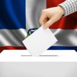 ¡Otro accidente! Minibús se desliza en precipicio dejando varios heridos en Azua