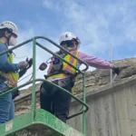 Ponen querella al comunicador Jhossan Capell por agresión en el Palacio de Justicia de Ciudad Nueva