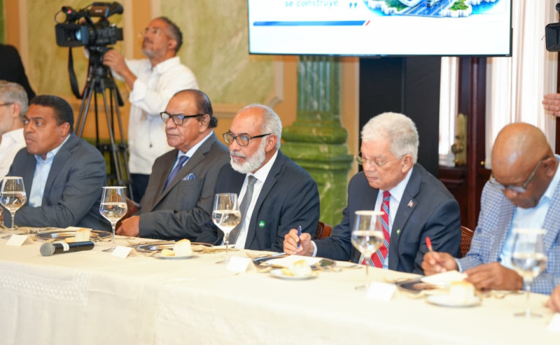Las informaciones del plan “Frontera Fuerte” fueron compartidas con directores de medios de comunicación y líderes de opinión pública reunidos con el presidente Luis Abinader en el Palacio Nacional.